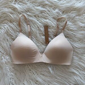 Skims Wireless Form T-shirt Bra Sand Size 34B